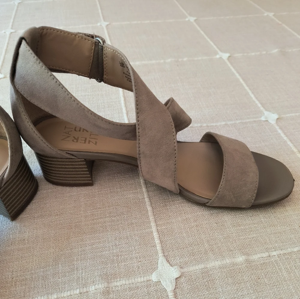 Naturalizer Tan Suede Summer Sandals Women's 8 - Picture 2 of 8